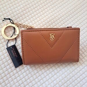 VICTORIA'S SECRET Tan Chevron Design Wallet Card Case Key Holder Coin Purse NWT